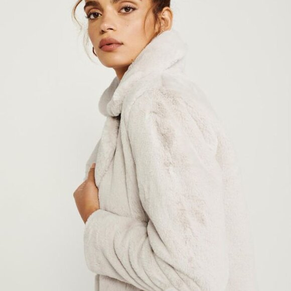 (NWT) Abercrombie & Fitch - faux fur cream coat (large) - Picture 6 of 6